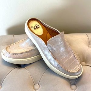 SOFFT Slip on Sneaker Mule, Sz 8, Silver Metallic Embossed Croc Leather